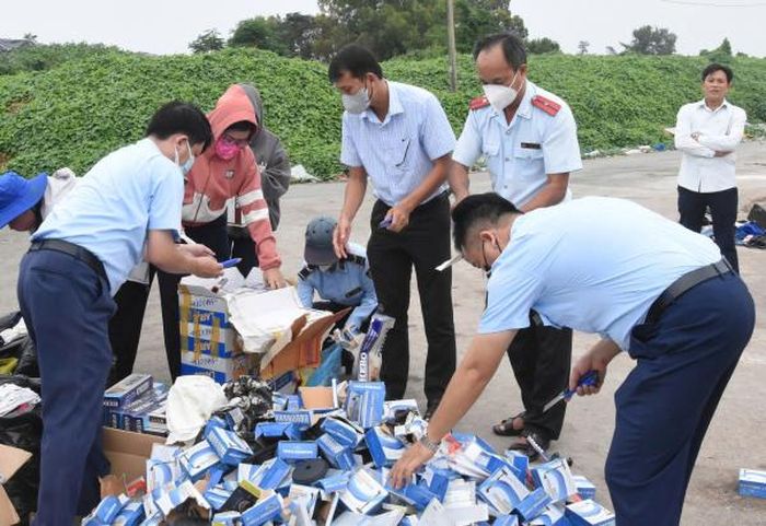Cục QLTT tỉnh Bạc Liêu tổ chức tiêu hủy hàng hóa năm 2024.