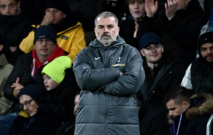  HLV Ange Postecoglou bất lực nhìn học trò thi đấu rệu rã trong khoảng 20 phút cuối của hiệp hai. Nếu hàng công Bournemouth tận dụng cơ hội tốt hơn, tỷ số trận đấu ở vòng 14 Premier League đã không dừng ở 1-0. 