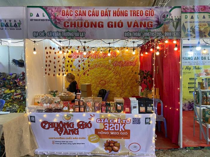 Đặc sản Cầu Đất - Hồng treo gió.