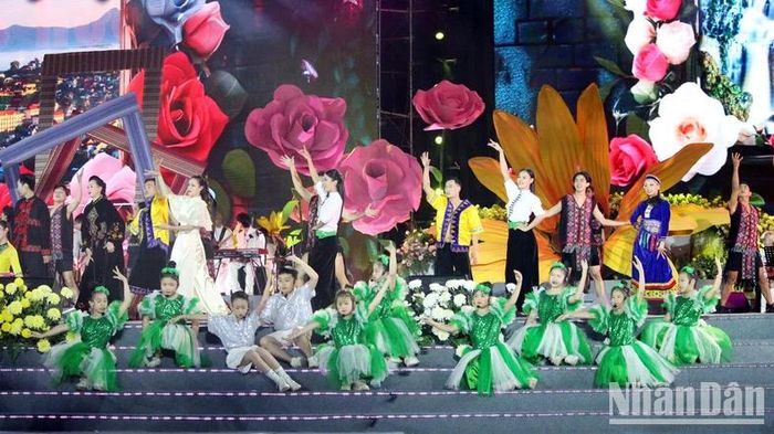 Bản hòa ca của các dân tộc anh em trên vùng đất cao nguyên Langbiang.