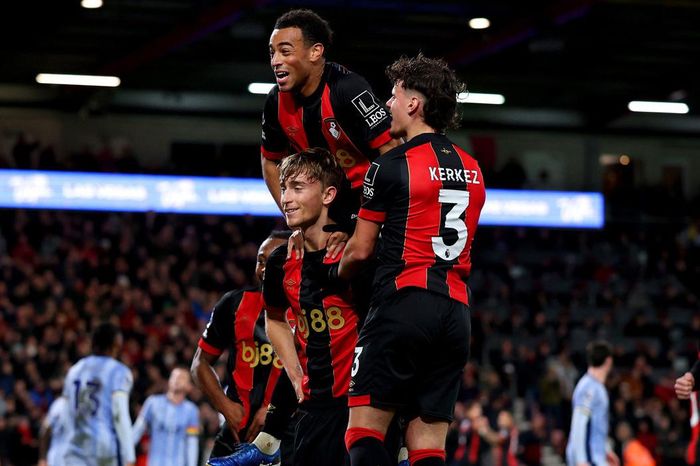 Bournemouth ăn mừng bàn mở tỷ số