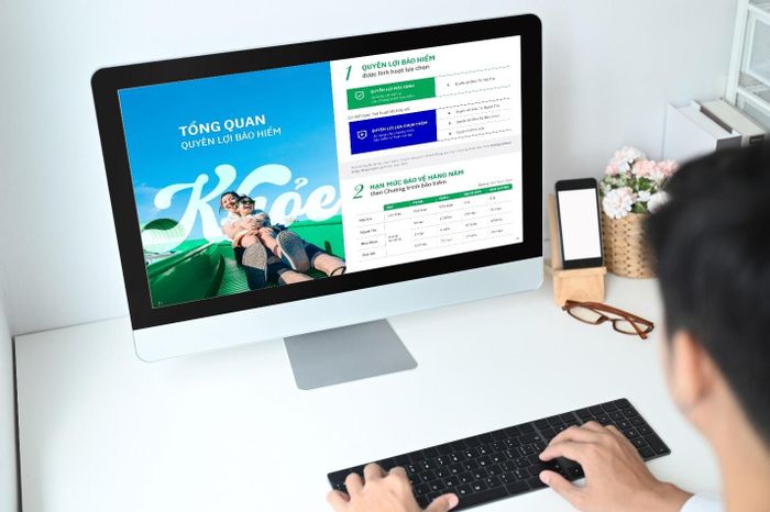 Bảo hiểm sức khỏe là sự lựa chọn của nhiều người để dự phòng trước các rủi ro về sức khỏe. Ảnh: Thu Hằng
