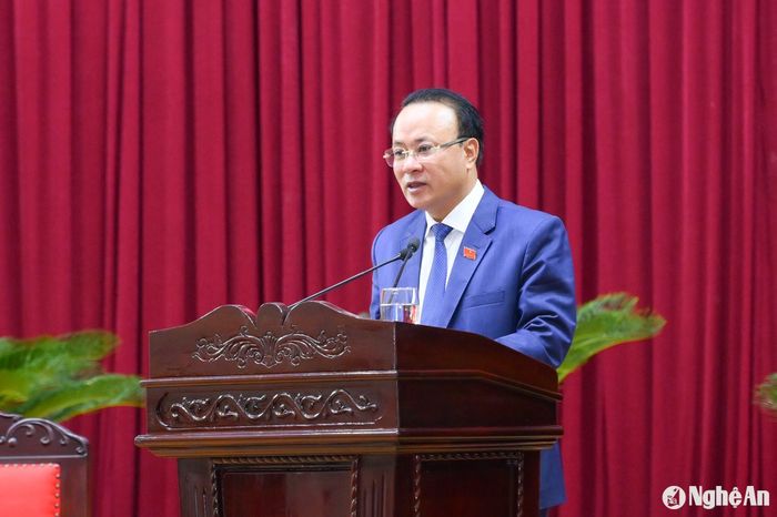 Phó Chủ tịch Thường trực HĐND tỉnh Nguyễn Nam Đình thay mặt chủ tọa kỳ họp phát biểu kết luận nội dung chất vấn đối với lĩnh vực Y tế. Ảnh: Thành Cường