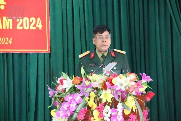 Đại tá Lê Thế Soái, Sư đoàn trưởng Sư đoàn 341 phát biểu tại hội nghị.