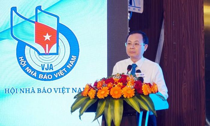 Đồng chí Nguyễn Văn Hiếu, Bí thư Thành ủy Cần Thơ phát biểu tại hội nghị.