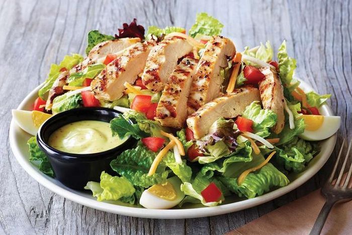 Salad ức gà. (Sing Chicken)