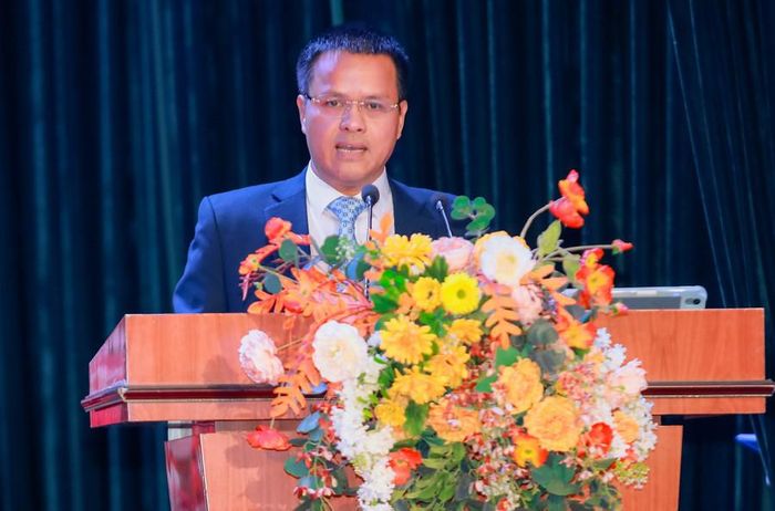  TS Trịnh Hữu Tuấn, Chủ tịch hội đồng Trường ĐH Đông Đô phát biểu tại lễ kỷ niệm. 