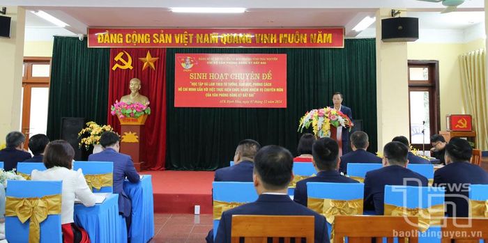 Chi bộ Văn phòng Đăng ký đất đai tổ chức sinh hoạt chuyên đề tại Khu di tích quốc gia đặc biệt ATK Định Hóa.