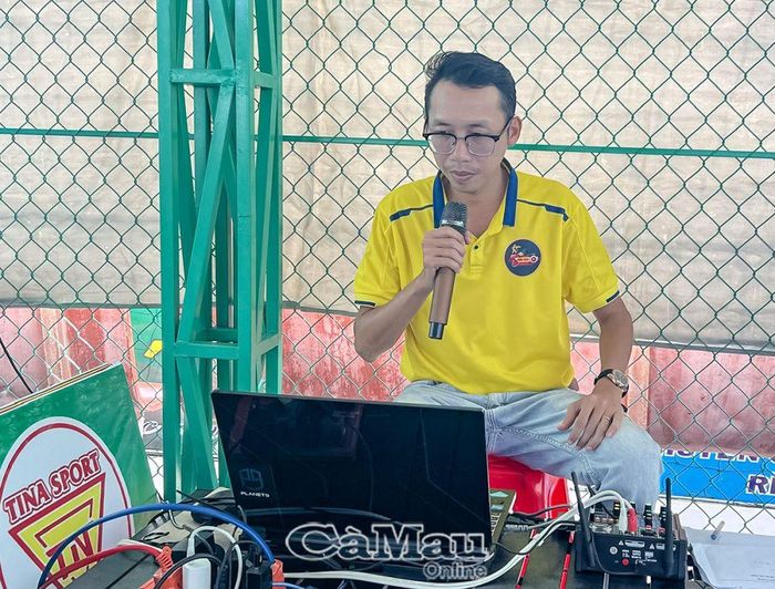 BLV Lưu Minh Mẫn luôn cháy hết mình trong mỗi trận bóng với cương vị BLV.