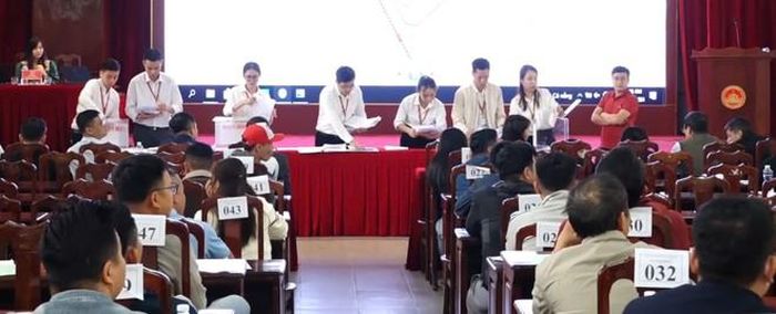 Phiên đấu giá 22 thửa đất ở xã Đỗ Động, huyện Thanh Oai ngày 30-11 không thành vì nhiều người trả giá cao ở vòng 8 rồi bỏ ở vòng 9