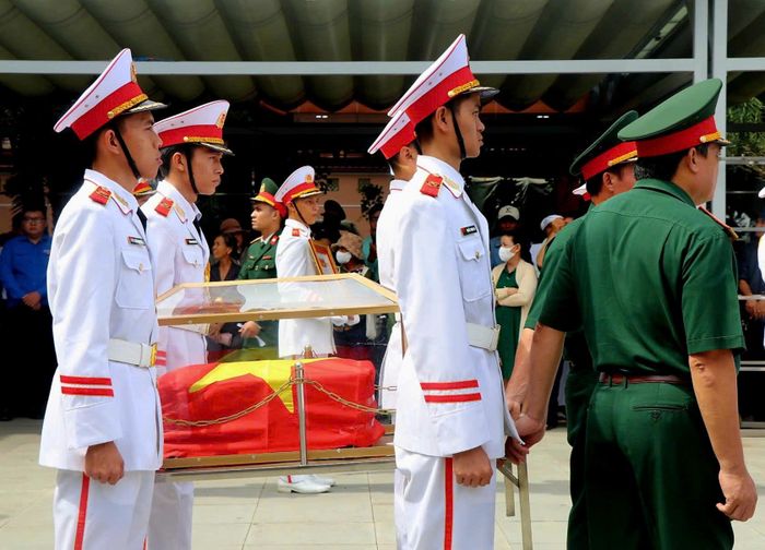  Vô cùng thương tiếc 12 liệt sĩ 
