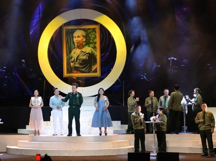 Vở nhạc kịch được ê kíp sáng tạo dàn dựng mang hơi thở của dòng nhạc kịch broadway đương đại. Ảnh: VH