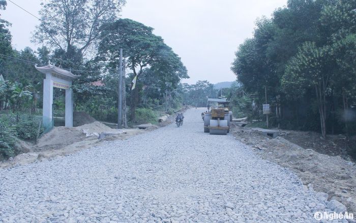 Thu hồi, chuyển đổi mục đích sử dụng đất phục vụ mở rộng, nâng cao công trình giao thông ở huyện Thanh Chương. Ảnh tư liệu Mai Hoa