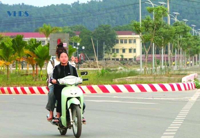 Không ít thanh, thiếu niên, học sinh điều khiển phương tiện vi phạm pháp luật về an toàn giao thông.