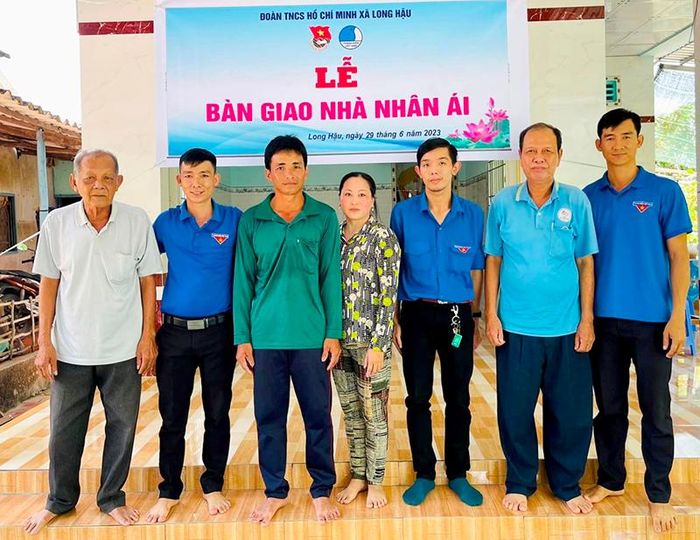 Xã đoàn Long Hậu, huyện Lai Vung tổ chức bàn giao “Nhà nhân ái”cho hộ nghèo