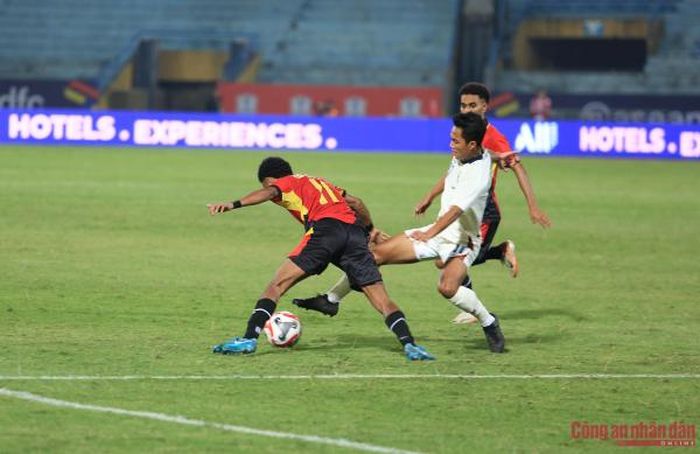 Trước các nhà đương kim vô địch, đội tuyển Timor Leste tỏ ra lép vế hoàn toàn.