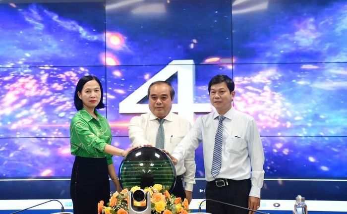 Lãnh đạo tỉnh Quảng Ngãi phát động chương trình chuyển đổi số. (Ảnh: Anh Huy).