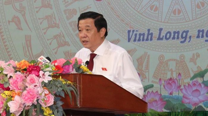 Bí thư Tỉnh ủy, Chủ tịch HĐND tỉnh Vĩnh Long Bùi Văn Nghiêm phát biểu khai mạc kỳ họp.