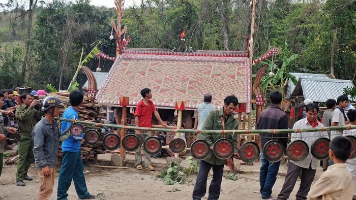  Cồng chiêng được đồng bào Bahnar ở huyện Kông Chro sử dụng trong các sinh hoạt văn hóa tại cộng đồng. Ảnh: Hoàng Ngọc 