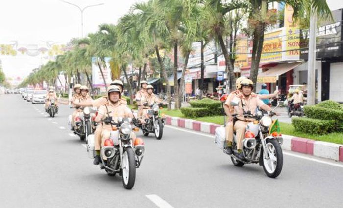 Lực lượng CSGT Công an tỉnh Bạc Liêu tuần tra kiểm soát, xử lý vi phạm.