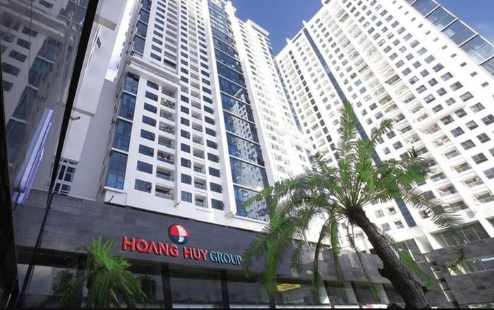 Hoàng Huy Group bị xử phạt gần 300 triệu đồng do vi phạm hành chính trong lĩnh vực chứng khoán và thị trường chứng khoán.