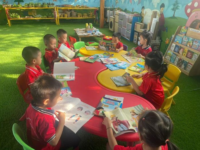 Học sinh Trường Mầm non xã Châu Cường, huyện Quỳ Hợp được thụ hưởng từ chương trình chính sách đối với đồng bào dân tộc thiểu số. Ảnh: Thu Hương