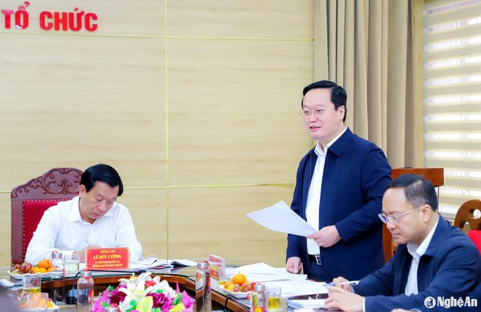 Đồng chí Nguyễn Đức Trung - Bí thư Tỉnh ủy, Chủ tịch UBND tỉnh phát biểu chỉ đạo hội nghị kiểm điểm tập thể lãnh đạo Ban Tổ chức Tỉnh ủy. Ảnh: Phạm Bằng