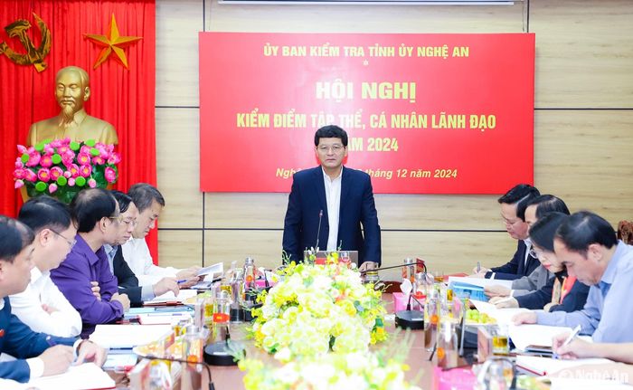 Đồng chí Phạm Trọng Hoàng - Ủy viên Ban Thường vụ, Chủ nhiệm Ủy ban Kiểm tra Tỉnh ủy nghiêm túc tiếp thu đầy đủ ý kiến chỉ đạo của Bí thư Tỉnh ủy, Chủ tịch UBND tỉnh Nguyễn Đức Trung. Ảnh: Phạm Bằng