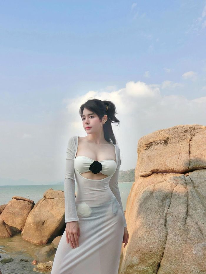 Bạn gái Vũ Văn Thanh được biết đến là hot gymer nổi tiếng, sở hữu ba vòng chuẩn chỉnh.