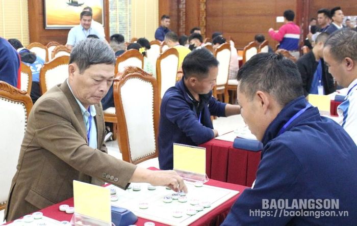 Hội viên CLB Cờ tướng thành phố Lạng Sơn tham gia vòng loại khu vực miền Bắc - Giải cờ tướng không chuyên toàn quốc năm 2024 tổ chức tại Lạng Sơn (11/2024)