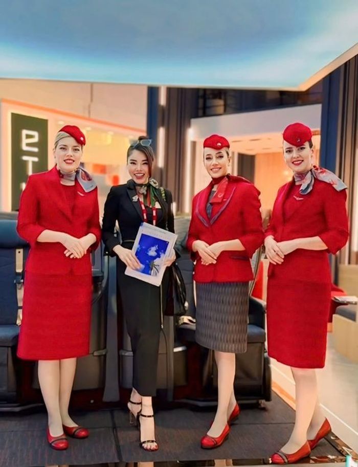 Linda Hương trong sự kiện hội nghị du lịch tại Dubai
