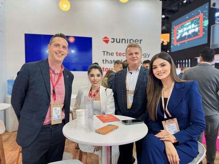 CEO Daniel Popa, Chủ tịch Bianca Tirsin và Phó chủ tịch châu Á Linda Hương trong sự kiện hội nghị du lịch tại Dubai