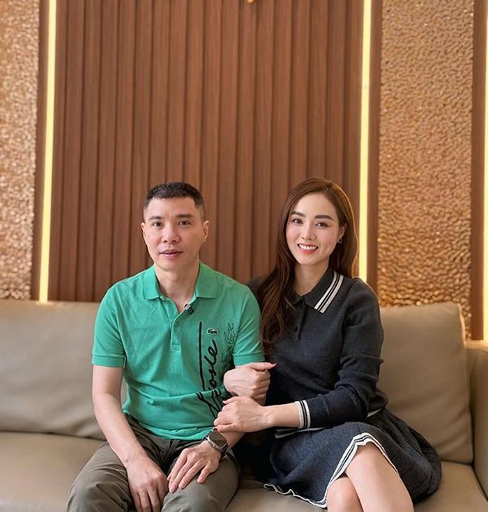 NSND Công Lý động viên chia sẻ với vợ trong lúc cô phẫu thuật khối u.