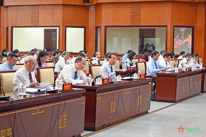 Lãnh đạo TP Hồ Chí Minh và các đại biểu tại phiên bế mạc.