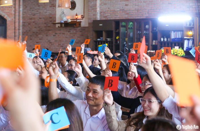 Cán bộ, nhân viên Tập đoàn TH tham gia ngày hội Tô cam tại huyện Nghĩa Đàn năm 2023. Ảnh: Đình Tuyên