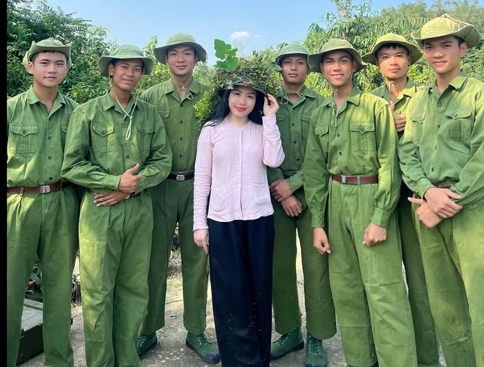 Ca sĩ Thu Sang ở hậu trường quay MV