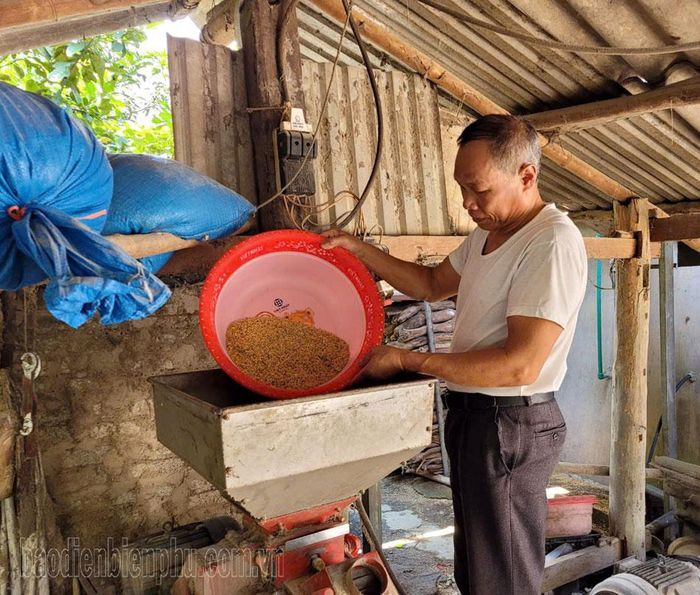 Nhờ có điện lưới, người dân xã Mường Mươn, huyện Mường Chà đã sử dụng máy móc hiện đại trong sản xuất và đời sống.