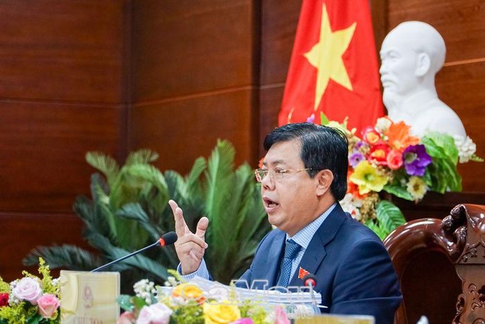 Đồng chí Nguyễn Tiến Hải, Ủy viên Ban Chấp hành Trung ương Đảng, Bí thư Tỉnh ủy, Chủ tịch HĐND tỉnh, chủ tọa kỳ họp, trao đổi, thông tin và định hướng các nội dung thảo luận tại nghị trường kỳ họp.