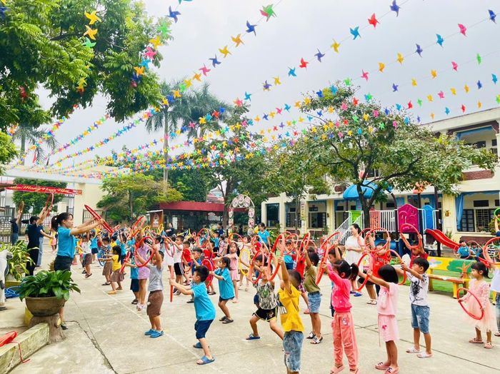 Nhờ sự nỗ lực của giáo viên nhà trường, Trường Mầm non Vật Lại đã có nhiều thay đổi. Ảnh: Hoàng Dương