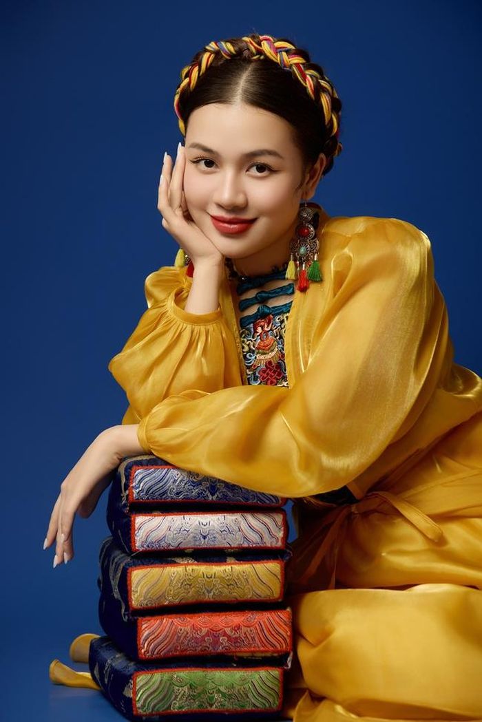 Vũ Thùy Linh sinh năm 1999, hiện đang học thạc sĩ về lý luận và phương pháp dạy học âm nhạc tại trường Đại học Sư phạm Nghệ thuật trung ương