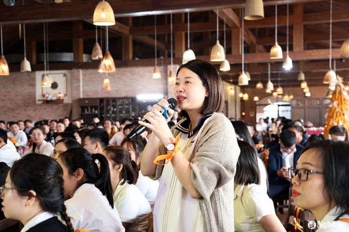 Các đại biểu tham dự tọa đàm đặt câu hỏi xoay quanh các vấn đề về bình đẳng giới. Ảnh: VSF