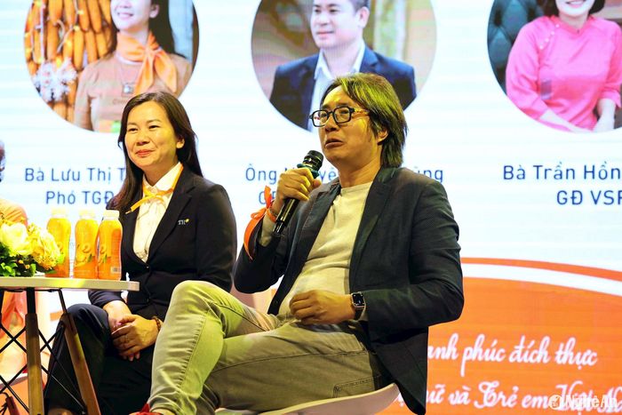 Nhà báo Trương Anh Ngọc chia sẻ về áp lực vô hình từ những khuôn mẫu giới truyền thống mà nam giới phải đối mặt. Ảnh: VSF