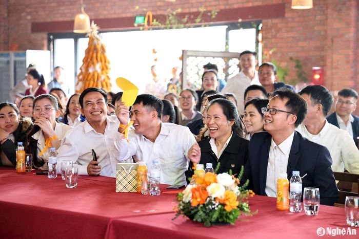 Không khí hào hứng, vui vẻ trong buổi tọa đàm. Ảnh: VSF