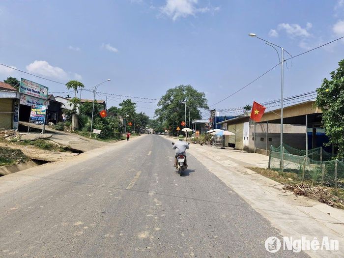 Bản Kẻ Khoang, xã Châu Bình nằm bên Quốc lộ 48. Ảnh: Nhật Lân
