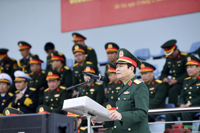 Đại tướng Nguyễn Tân Cương phát biểu chỉ đạo tại buổi tổng duyệt. Ảnh: TUẤN HUY
