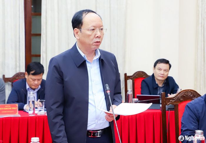 Đồng chí Bùi Thanh An - Phó Chủ tịch UBND tỉnh phát biểu thảo luận. Ảnh: Phạm Bằng