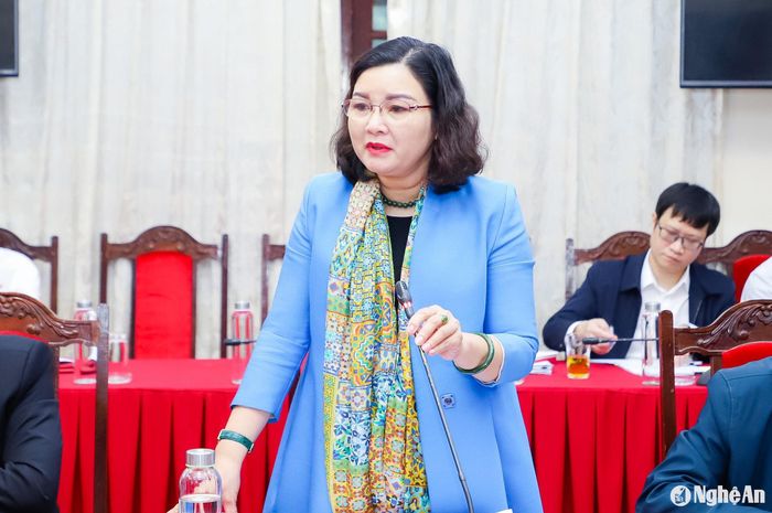 Đồng chí Nguyễn Thị Hồng Hoa - Trưởng ban Tuyên giáo Tỉnh ủy phát biểu thảo luận. Ảnh: Phạm Bằng