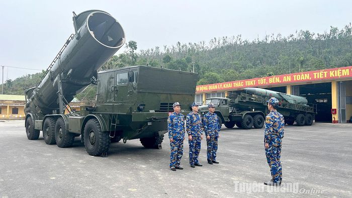 Chiến sỹ Lữ đoàn 679 luyện tập trạng thái sẵn sàng chiến đấu.