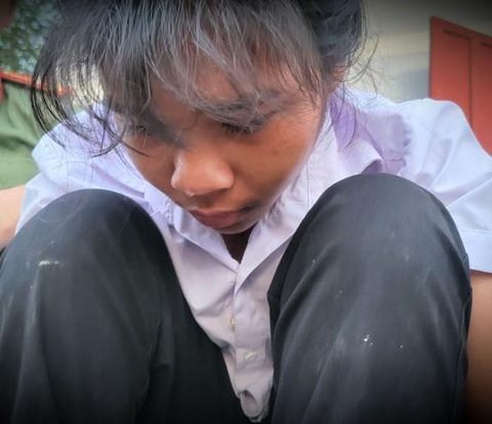 Giọt nước mắt tủi thân của em Trúc rơi vào lòng chúng tôi