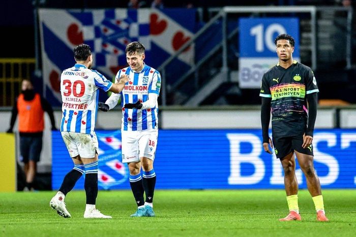  SC Heerenveen có chiến thắng khó tin trước PSV. 